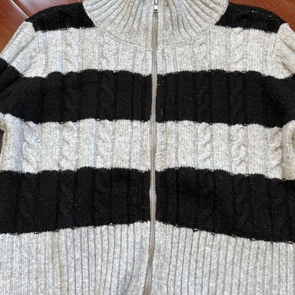 NYC Knits Women's Gray & Black Cropped Zip-up Ribbed Knit Jacket, size Large - Picture 4 of 8